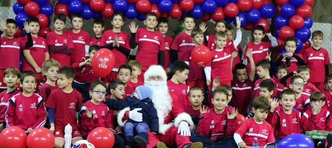 NAŠA NOVA GODINA | Deda Mraz i u domu Starovaca